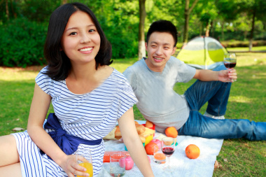 stock-photo-20483616-happy-young-couple-picnic-in-the-park